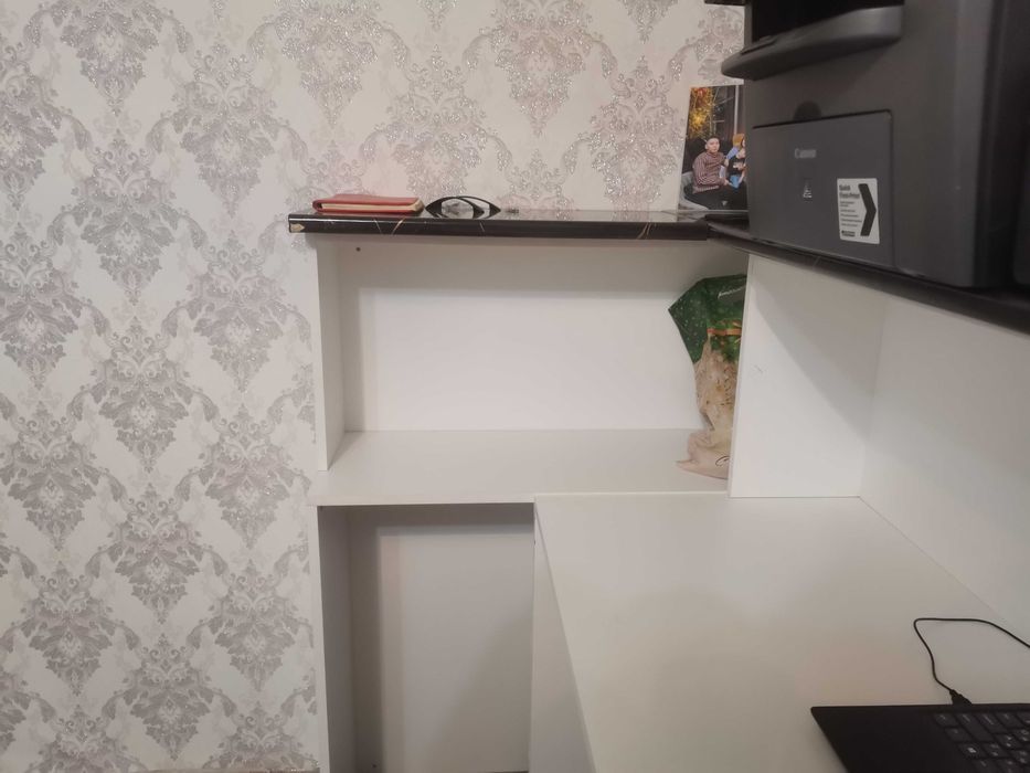 Продам стол рецепшен