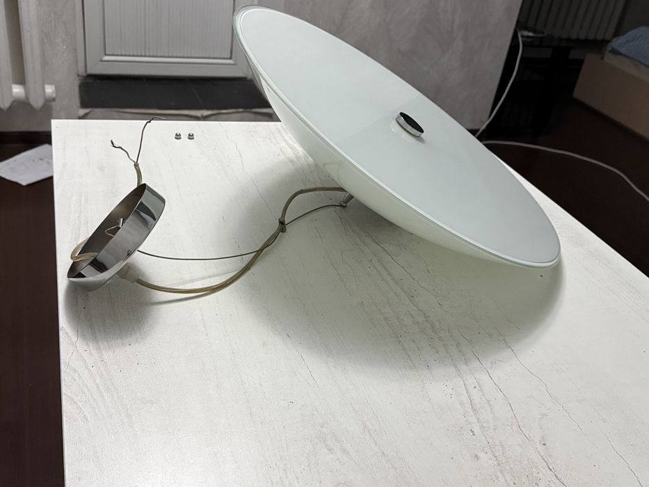 Продам потолочную люстру