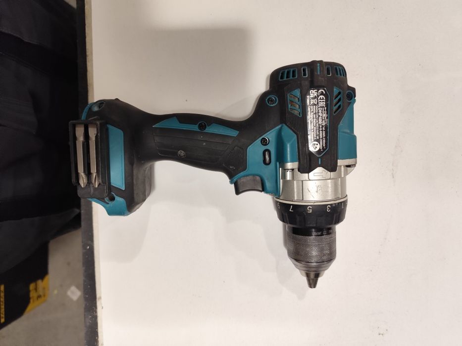 Топ модел безчетков акумулаторен удърен винтоверт Макита Makita DHP486