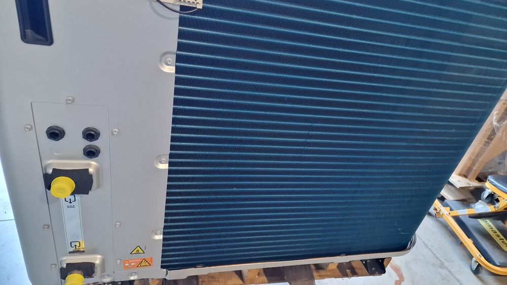 Високотемпературна Термопомпа 18kw Daikin Altherma 3H HT EPRA18 ETBH16