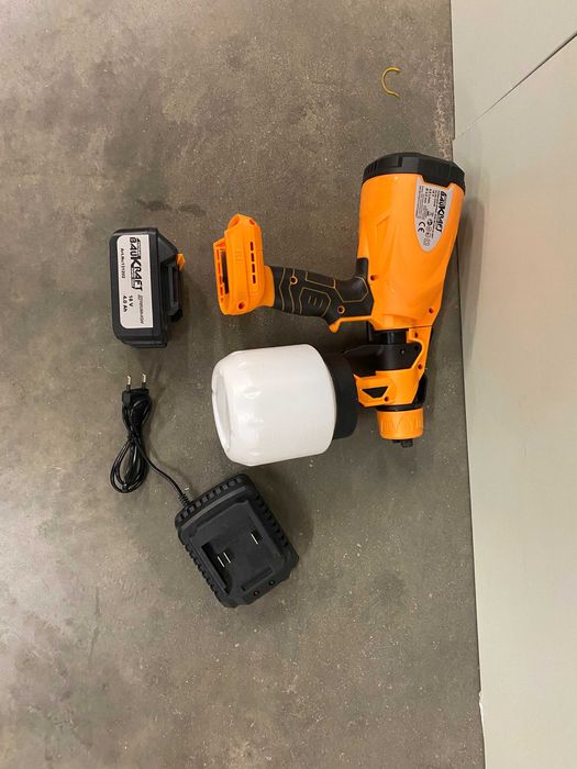 074108	Пистолет за боя акум. ø2.5mm 0.8L 1x4Ah BK-SGC10 Set