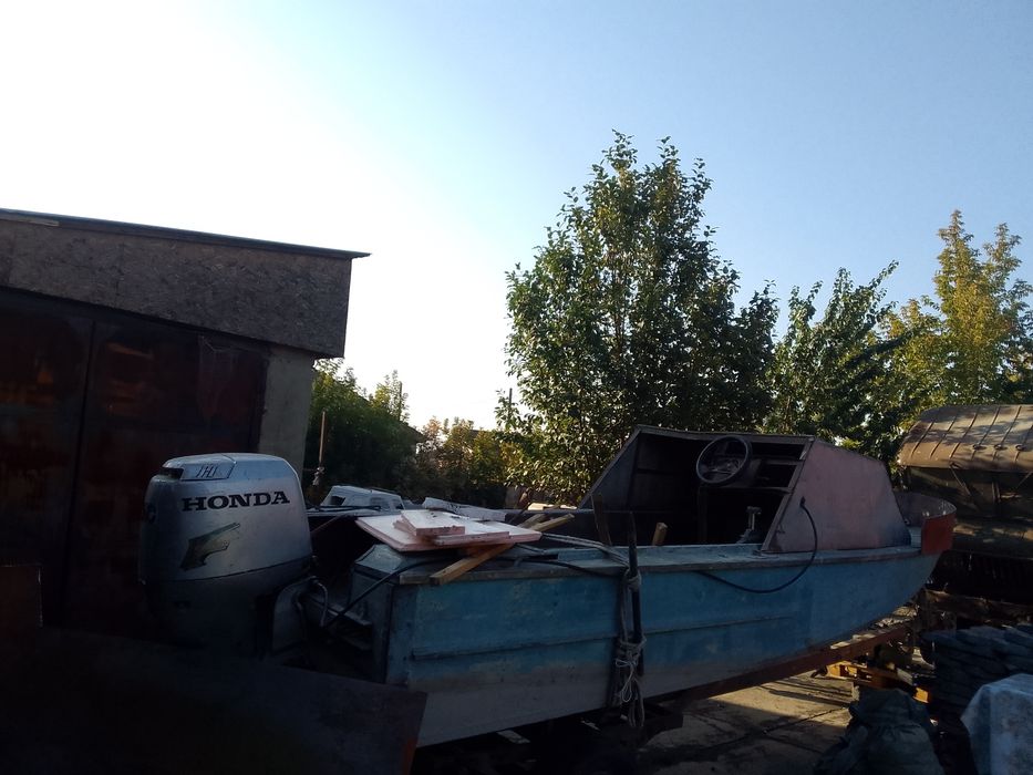 Продам лодку Амур дв хонда 90,