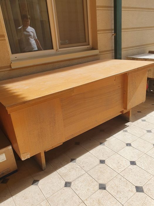 Срочно стол сотилади