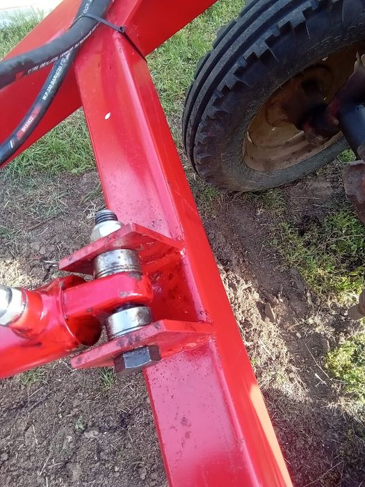 Cilindru hidraulic de la 300 mm la 1300 mm cu o cursa de deschidere intre 200 mm si 1000 mm (1 metru).tija grosime intre 30 mm si 50 mm noi