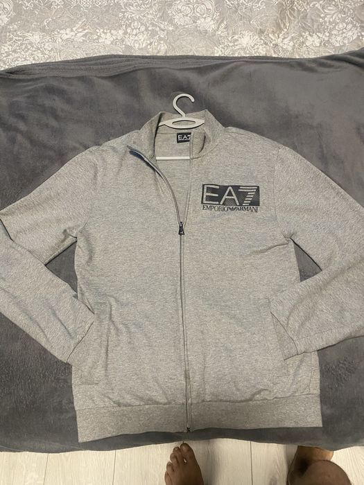 Emporio Armani анцуг размер S