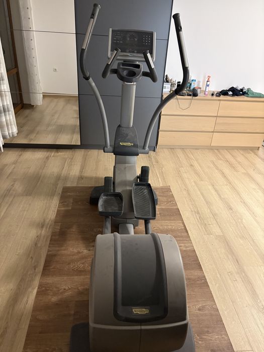 Кростренажор Technogym Synchro 1000 Elliptic LED