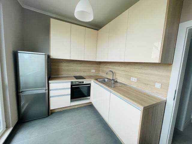 Дава се под наем Тристаен апартамент в София, Център - 80 кв.м за 1100 € - Снимка #1