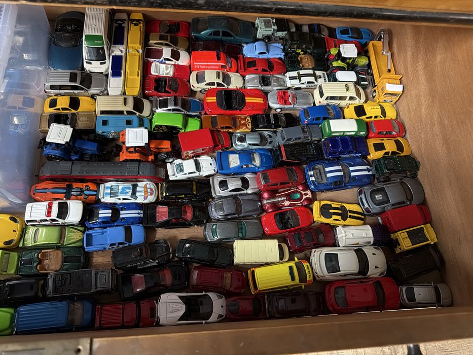 Lot 224 masinute Hotwheels , siko , Matchbox etc