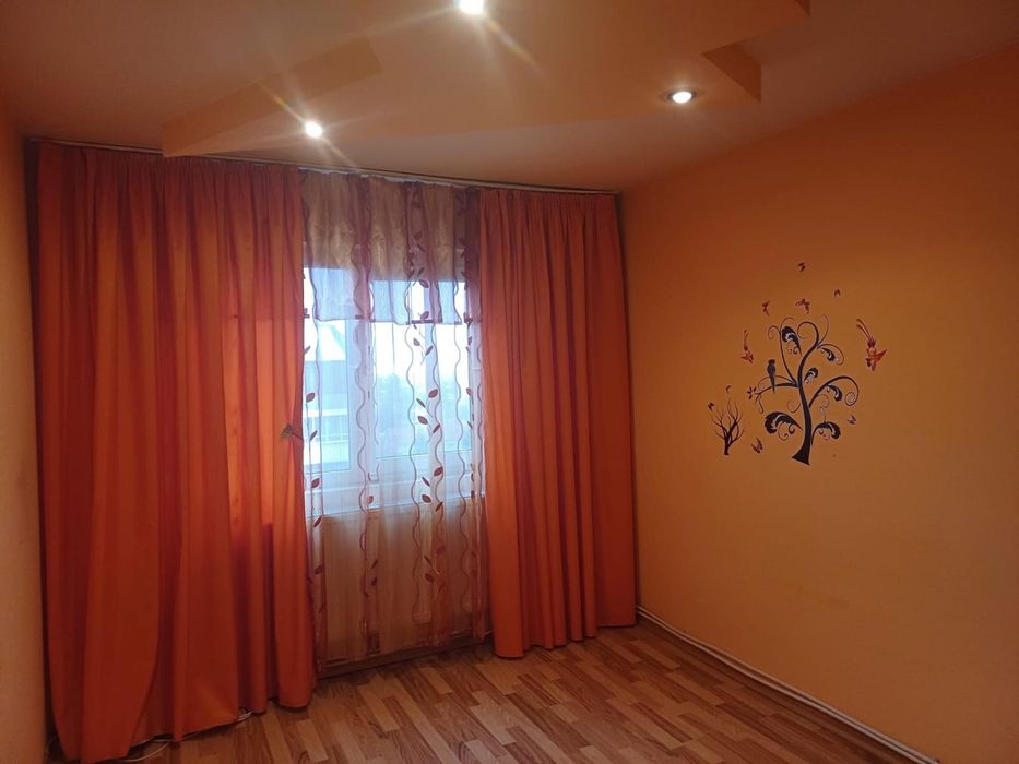 Vand apartament cu 3 camere Ramnicu Sarat (Bd 1 Decembrie 1918)