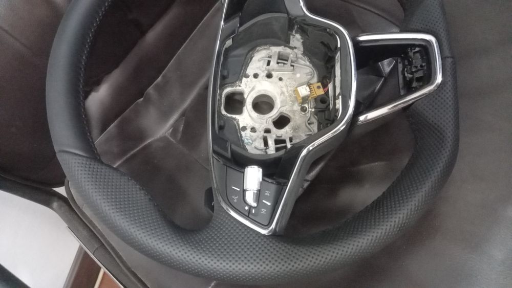 Volan skoda nou original model teșit RS Nou pret fix nu fac schimb