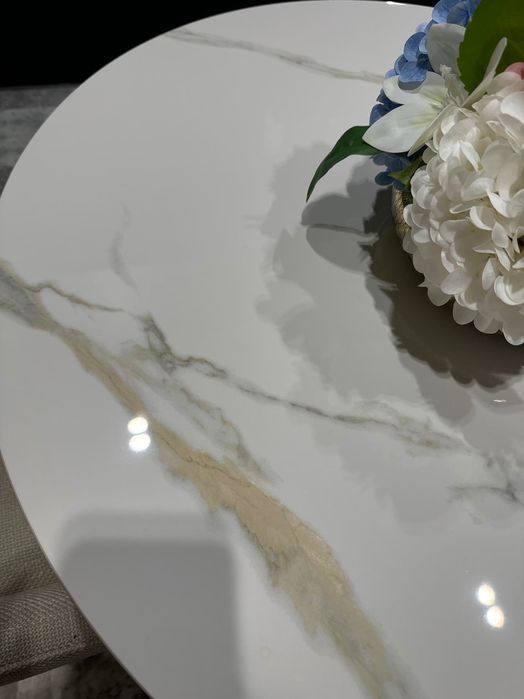 Круглый стол в цвете шампань