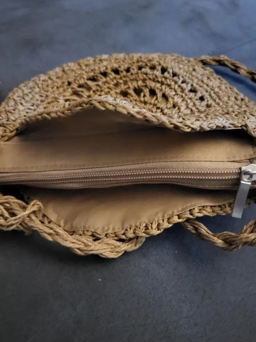Чанта плетена.  .
