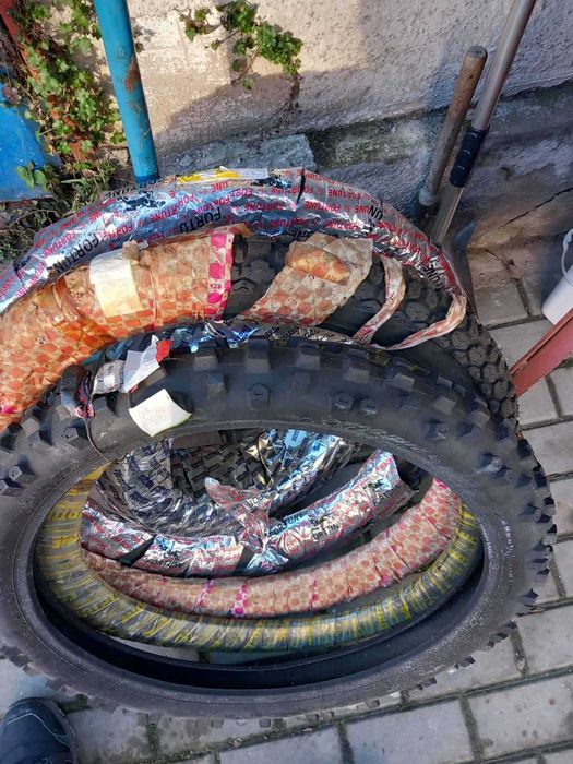 Гуми за работни колички и мото гуми