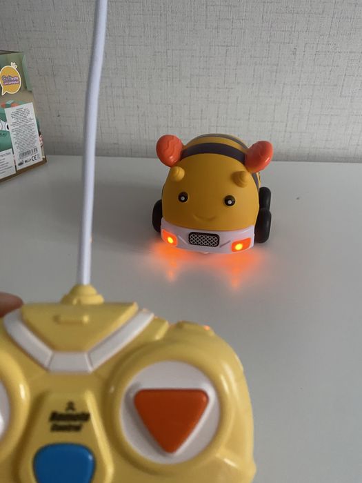 Радиоуправляема анимационна кола в оранжево, с дистанционно