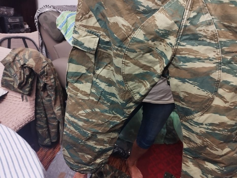 Камуфлажни панталони НОВИ,якета комплект  с елек и качулка ,Ризи