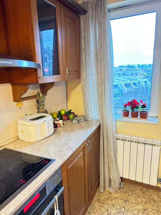 Дава се под наем Четиристаен апартамент в Добрич, Център - 140 кв.м за 298.86 € - Снимка #2