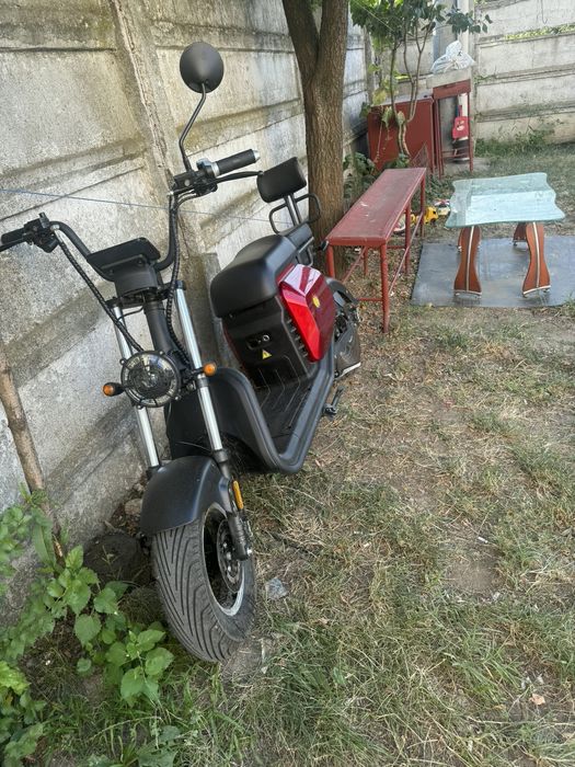 Vând sau schimb scuter electric pe o mașină aștept poze în pv