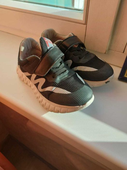 Кроссовки для девочки  покупали в Турции