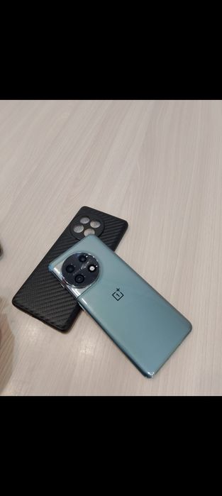 Продам OnePlus 11