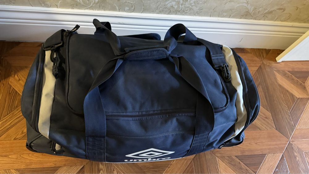 Спортивная сумка Umbro