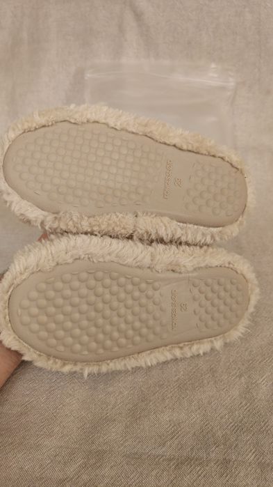 Konges Slojd papuci imblaniti 29 Noi

29 Nou cu etichetă Konges Sløjd