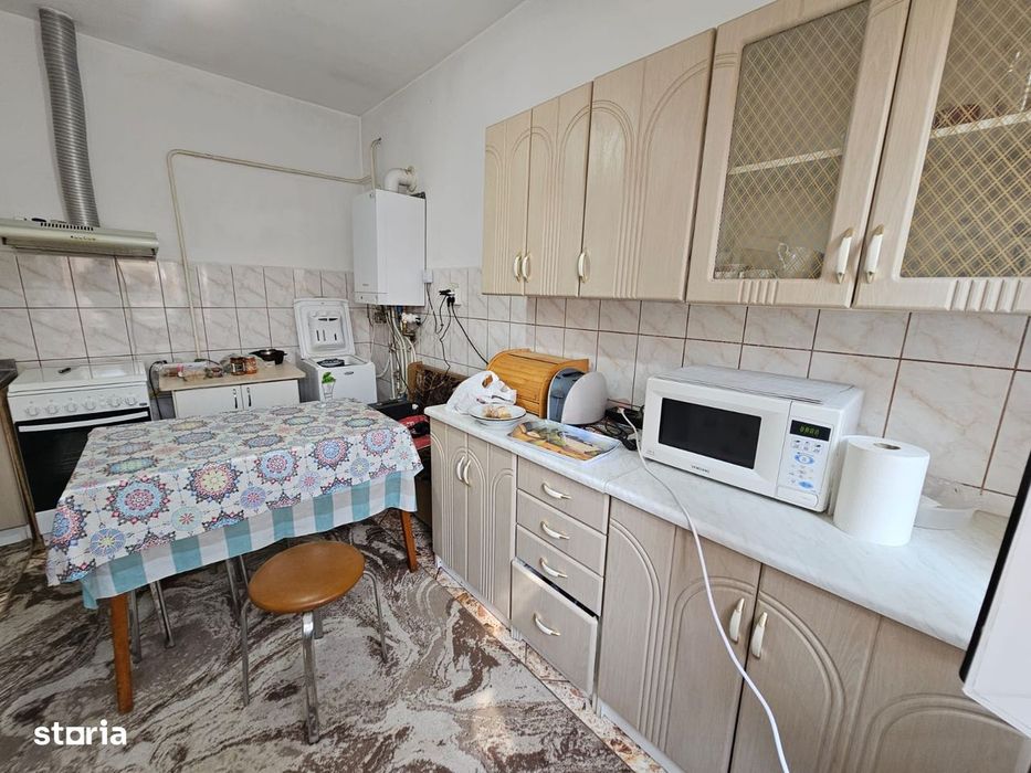 De închiriat casă din cărămidă în Roman, 500 mp teren, 3 camere