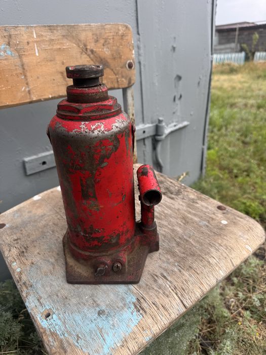 Продам дамкрат 15ти тонник