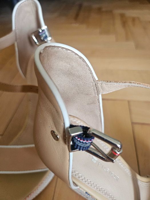 Нови кожени платформи на Tommy hilfiger НАМАЛЕНИ!!