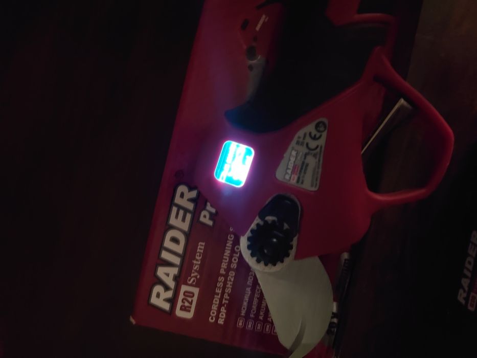 Лозарска акумулаторна ножица Raider