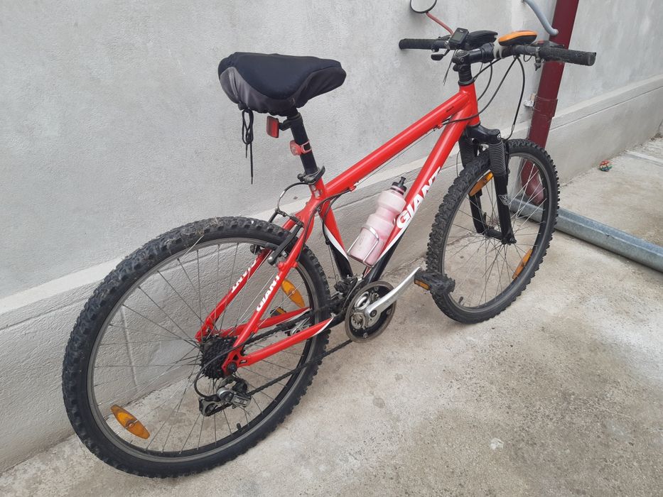 Vând bicicleta Giant