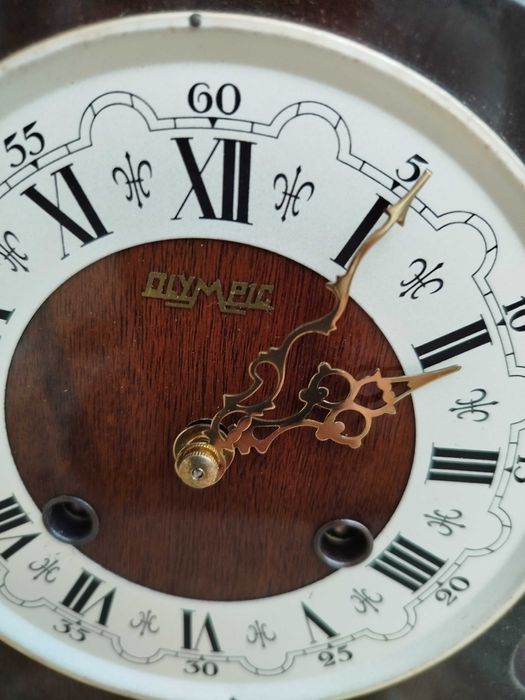 Стар каминен часовник