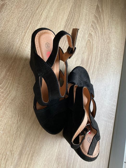 Vand sandale marimea 36
