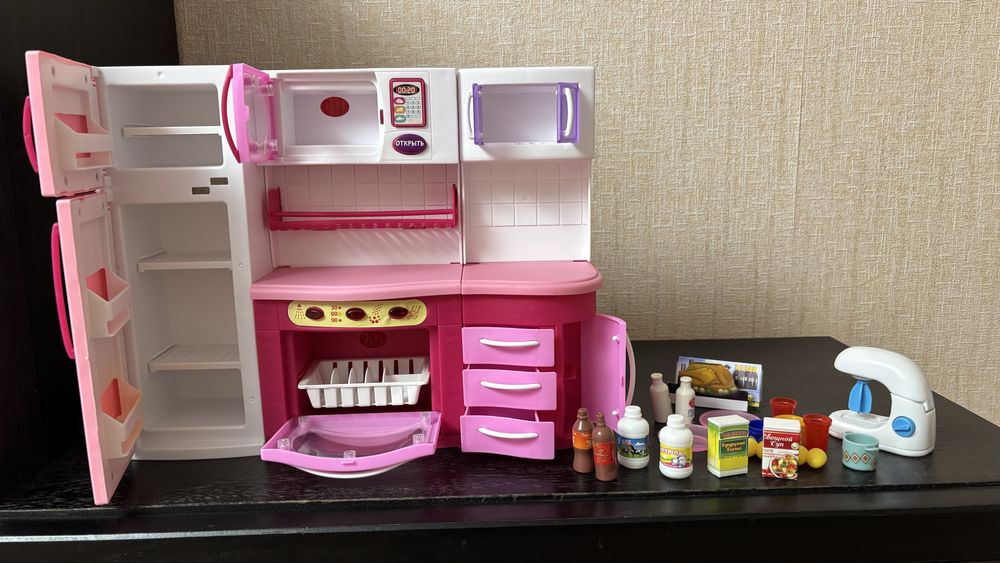 Игрушечная кухня для кукол