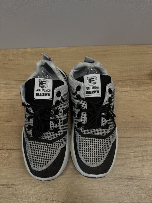 Новые кроссовки