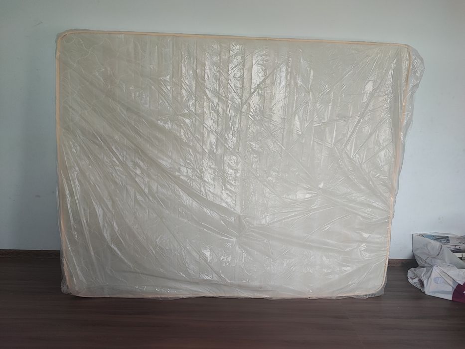 Продам новый матрас размер 2м-1.55м