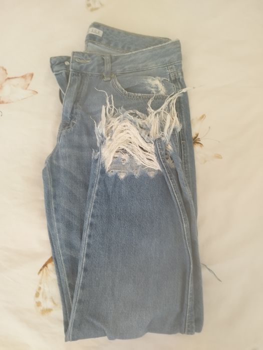 Бели и светло сини дънки на Zara