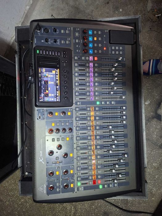 Behringer X32 Full Size + Flight Case