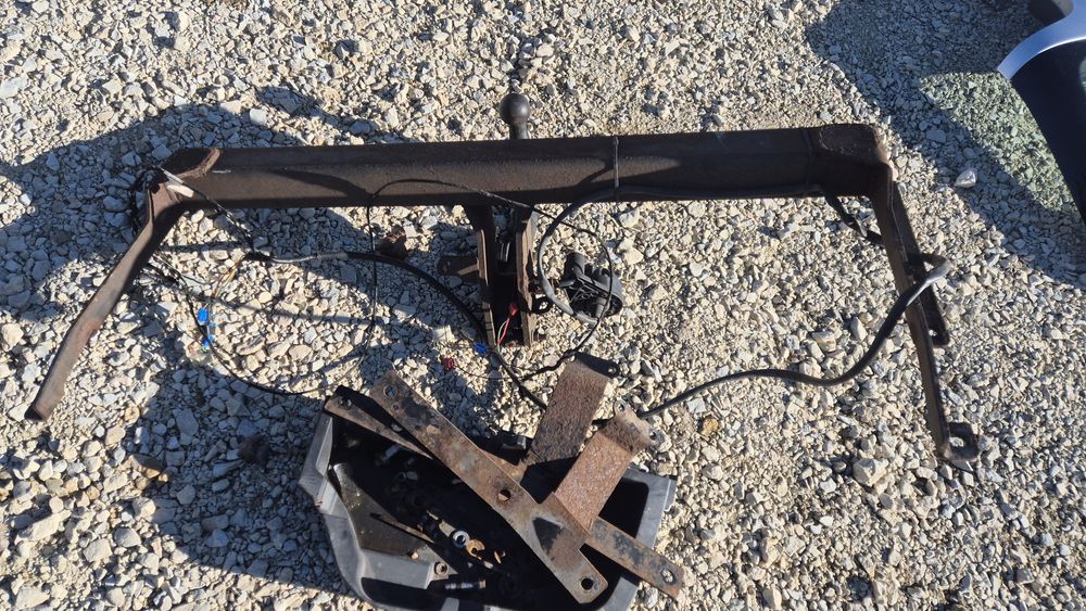 Оригинални Тегличи за Тойота Авенсис  Т25 Комби 2003- 2007г