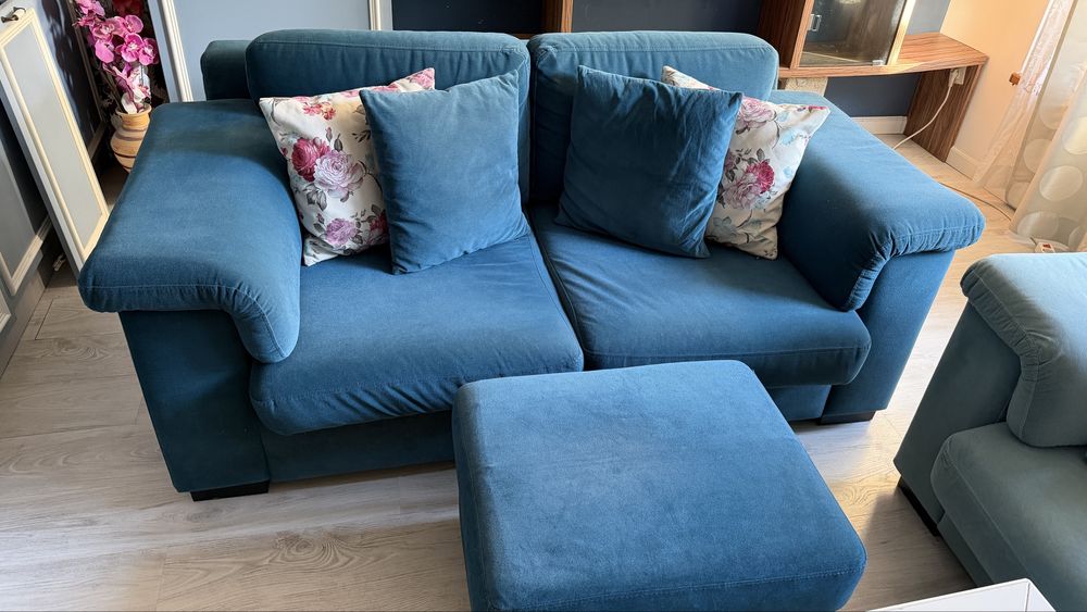 Диван и табуретка