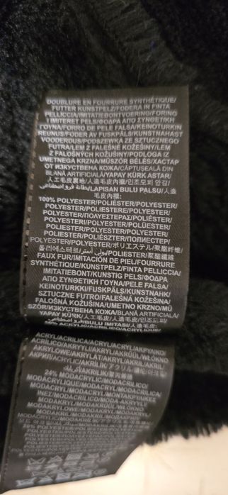 Дамско оригинално яке със пухена яка.  GUESS.