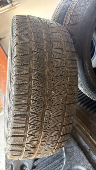 Продам резинуR19/235/40