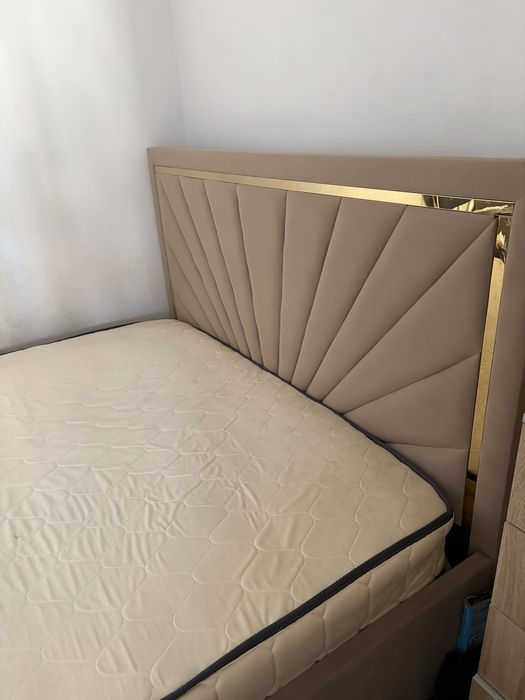 Продам кровать с матрасом