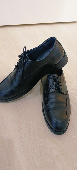 Туфли 1 мартта выпускойга кийилган