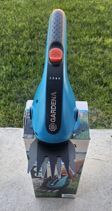 Акумулаторна ножица GARDENA