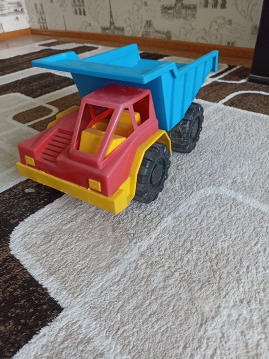 Продам большой самосвал