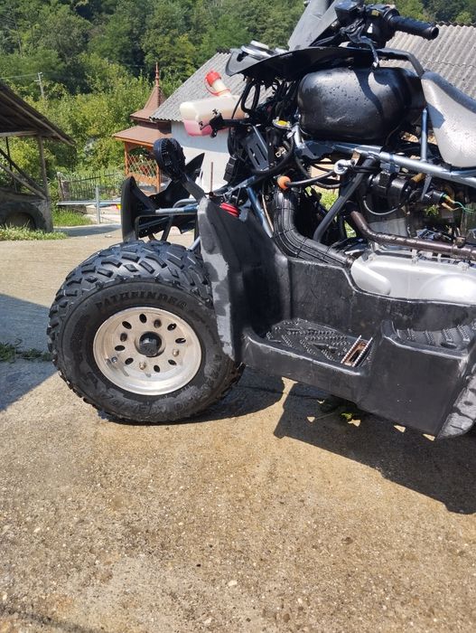 Vând ATV Polaris 400
