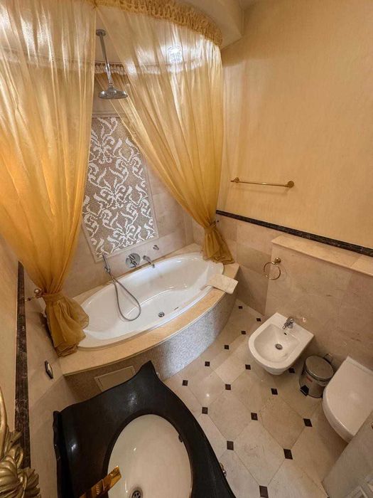 Продажа 5-комнатной квартиры