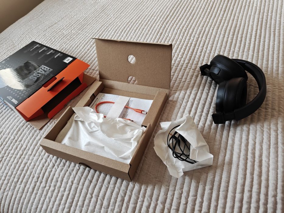 Casti audio JBL Tune 720BT, ca noi