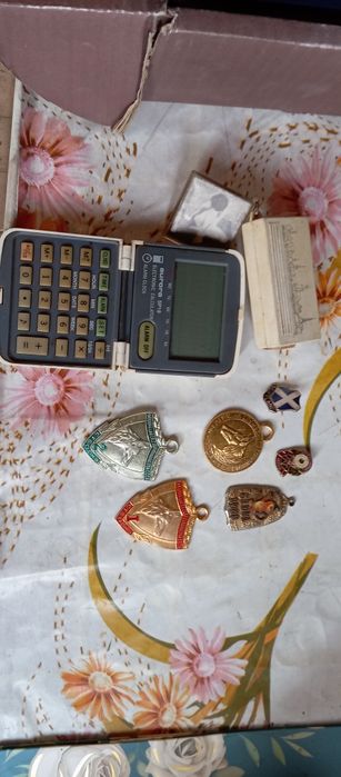 Калькулятор AURORA sp18  фонарик STRAUME значки