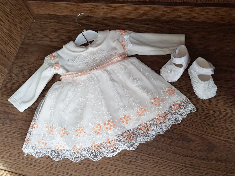 Новое, детское, тёплое платье для малышки + нарядные пинетки.